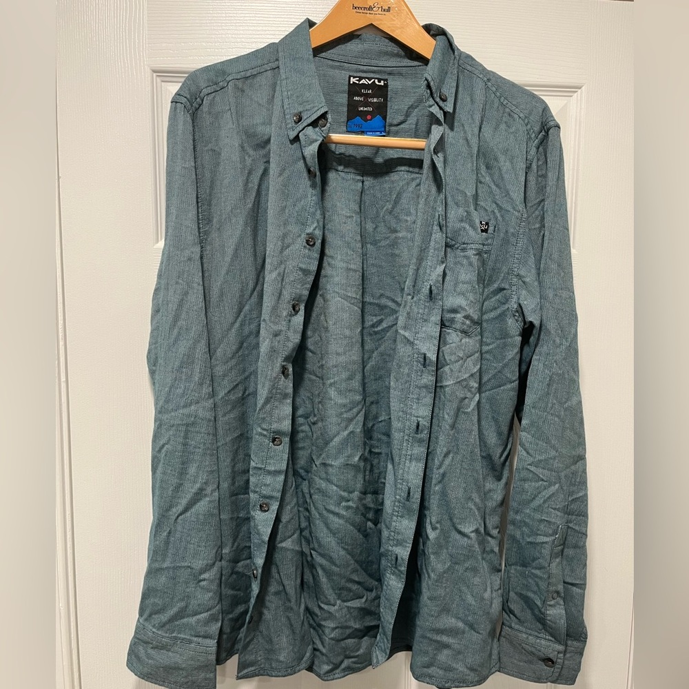 Men’s collared long sleeve button down